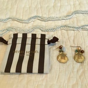 Gold seashell earrings with decorative beads💛